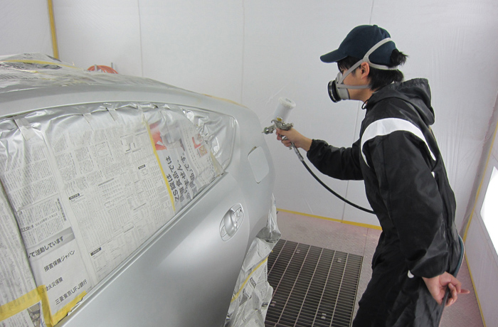 兵庫県下で唯一の車体整備士の学科