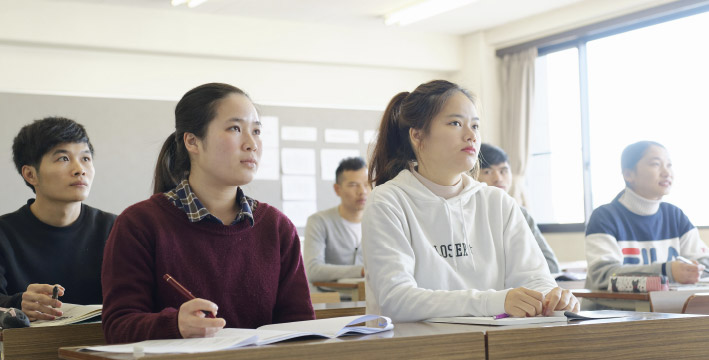 日本語授業を受ける学生の様子